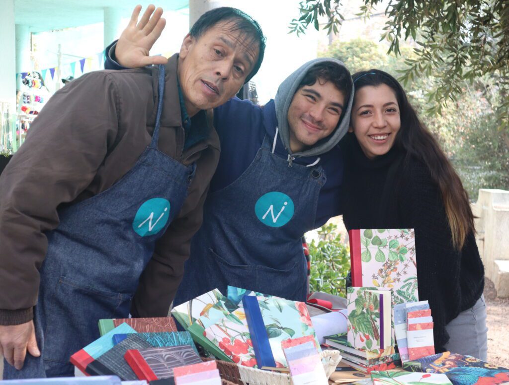 Emprendedores solidarios se hicieron presentes en el FESI con una diversidad de productos.