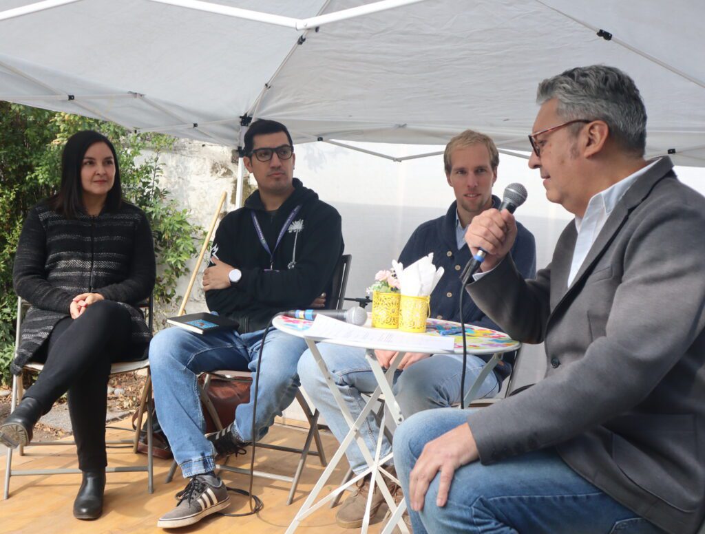 El reconocido Periodista René Naranjo dirige este conversatorio sobre inclusión Laboral. En la foto, de izquierda a derecha: Manuel Sandoval (Director Fomento Productivo de la Municipalidad de Ñuñoa), Ángela Díaz (Pacto de Productividad), Daniel Naranjo (Periodista y uno de los directores de Fundación Crescendo) e Ignacio Cobo (Red de Empresas Inclusiva de SOFOFA).